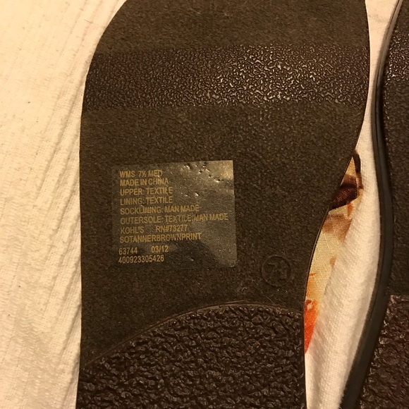 SO floral orange/yellow/brown print thong sandals - Picture 5 of 5